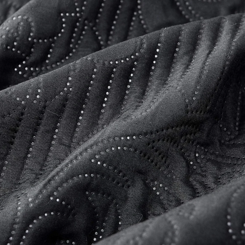 New Black Queen Size Damask Woven Quilt Bedspread Blanket & Pillows